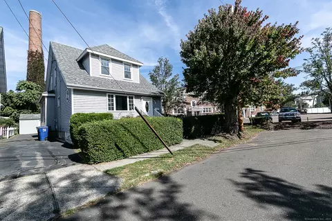 131 Nash Ln, Bridgeport, CT 06605