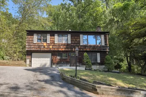19 Kanungum Trl, Shelton, CT 06484