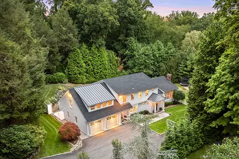 28 Pequot Trl, Westport, CT 06880