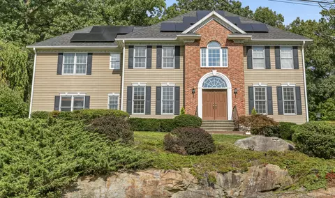 64 Wedgewood Rd, Trumbull, CT 06611