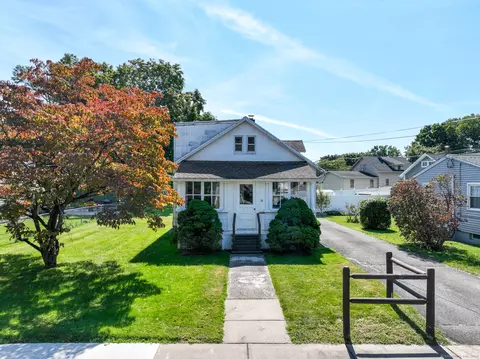 10 Tomlinson Ave, Plainville, CT 06062