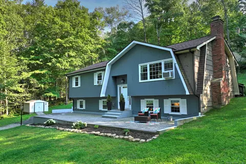 25 Little Fox Run, Shelton, CT 06484