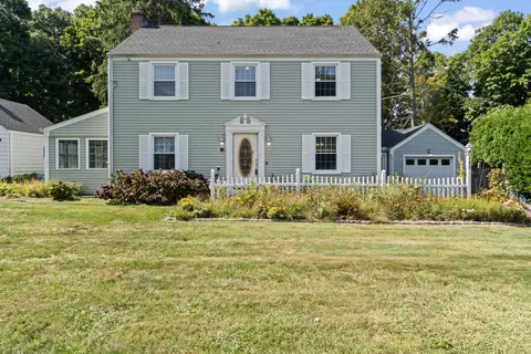 105 Plymouth Ln, Manchester, CT 06040
