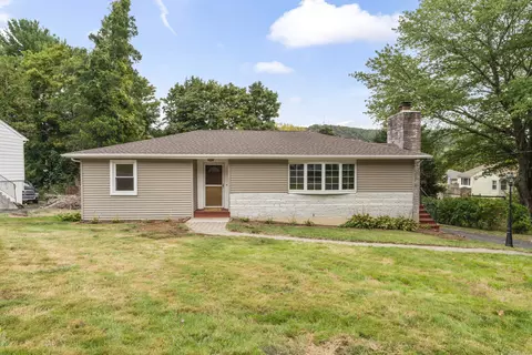 77 Luciani Rd, Woodbridge, CT 06525