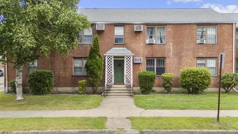 49 Mencel Cir #D, Bridgeport, CT 06610