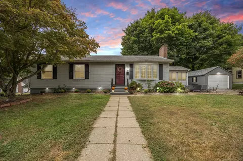 8 Glenwood St, Manchester, CT 06040