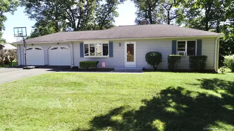 45 Lynwood Dr, Wolcott, CT 06716