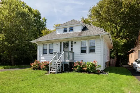 22 Yale Ave, Middlebury, CT 06762
