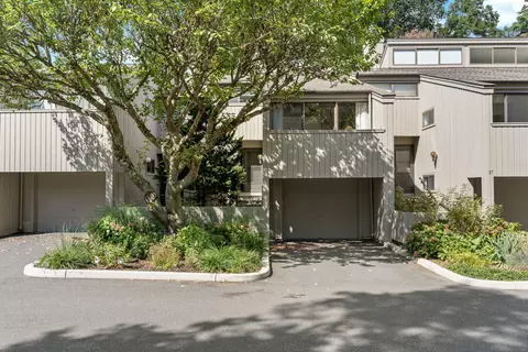 36 Whitney Gln #36, Westport, CT 06880
