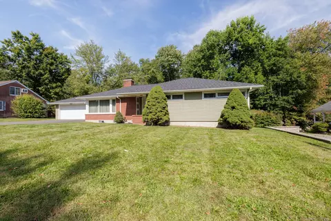 584 Bunker Hill Ave, Waterbury, CT 06708
