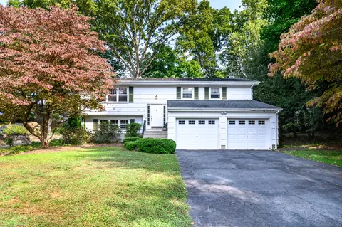 104 Carroll Rd, Fairfield, CT 06824