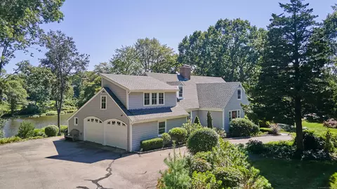 11 Nauyaug Point Rd, Mystic, CT 06355