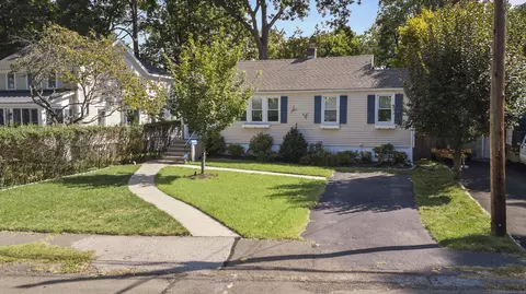 11 Woodledge Rd, Stamford, CT 06907
