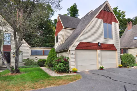 9 Boxwood Ct #9, Granby, CT 06035