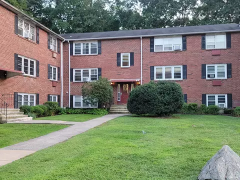 75 Colebrook Ct #A, Branford, CT 06405