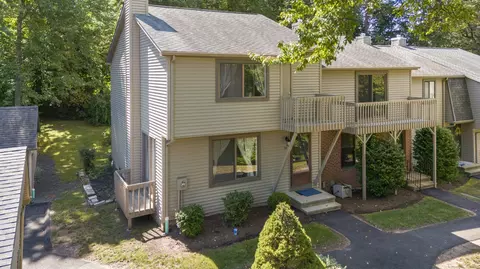 54 Hitching Post Ln #54, Glastonbury, CT 06033