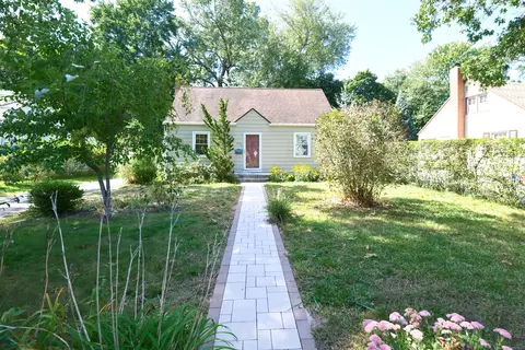 233 House St, Glastonbury, CT 06033