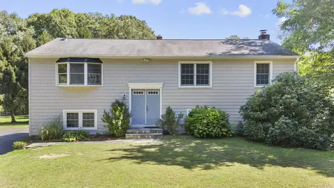 182 Jacqueline Dr, Southbury, CT 06488