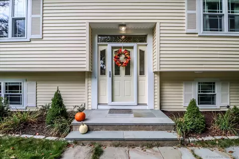 5 Brookwood Dr, Newtown, CT 06470