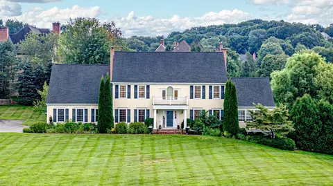 21 Chatham Hill Rd, Glastonbury, CT 06073