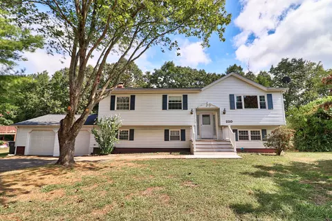 220 Crestwood Dr, Naugatuck, CT 06770