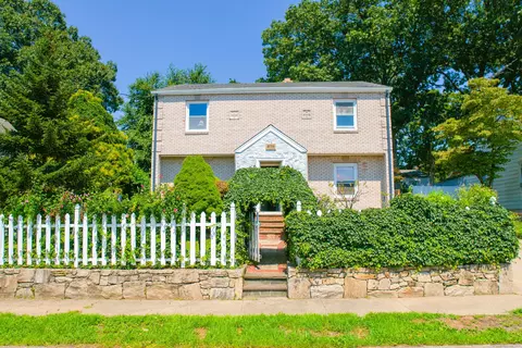 570 Ruth St, Bridgeport, CT 06606
