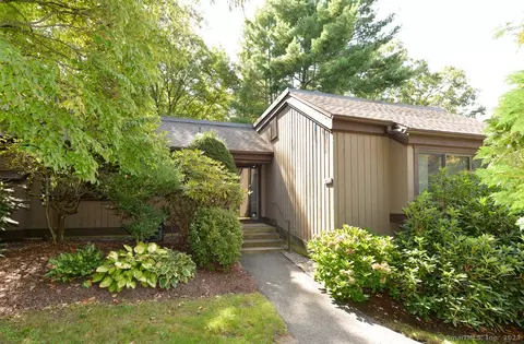 704 Heritage Vlg #B, Southbury, CT 06488