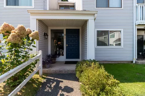 3 Brookwood Dr #D, Rocky Hill, CT 06067
