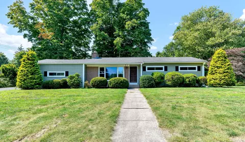 7 Brubaker Rd, Cheshire, CT 06410