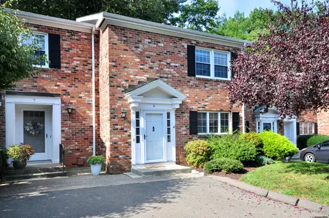 6 Tunxis Vlg #6, Farmington, CT 06032