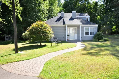 6 Chatham Ln, Bristol, CT 06010