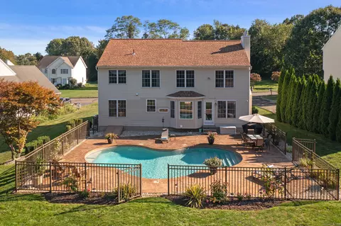 8 Audubon Ln, Shelton, CT 06484