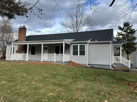 7 Hazel Ter, Woodbridge, CT 06525