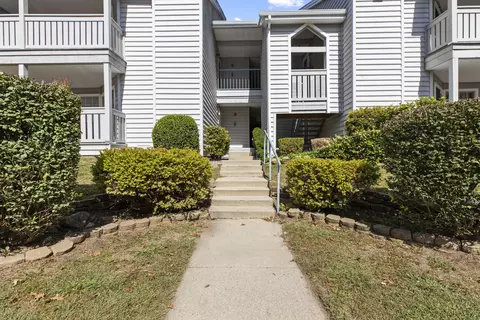 90 Crown Knoll Ct #142, Groton, CT 06340