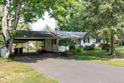 28 Monarch Ln, Middletown, CT 06457