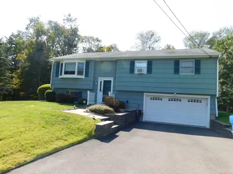 27 Perry Dr, New Milford, CT 06776