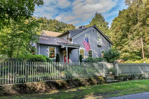 203 Sprain Brook Rd, Woodbury, CT 06798
