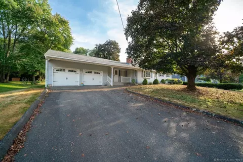 26 Guild St, Enfield, CT 06082