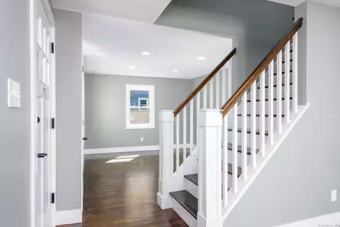 108 Walker St, Manchester, CT 06040