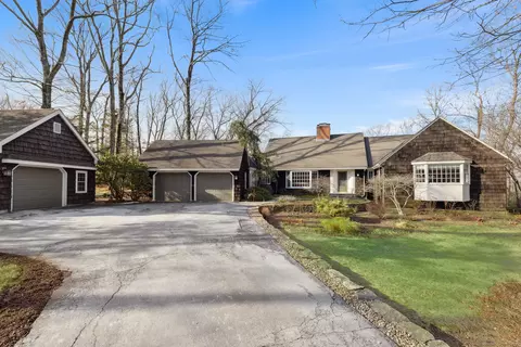 15 Poplar Hill Dr, Farmington, CT 06032