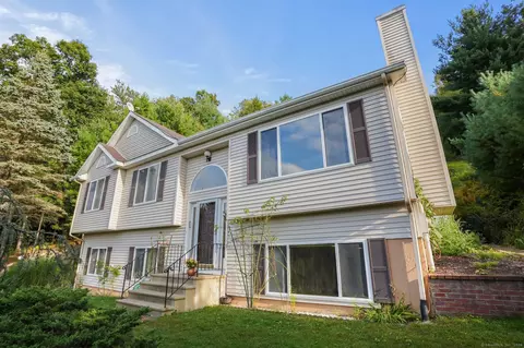 26 Starwood Ln, Beacon Falls, CT 06403