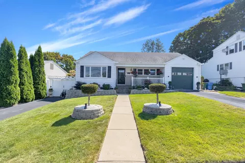 31 Acra Rd, Waterbury, CT 06708