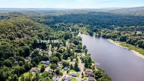 5 Pine Trl, Avon, CT 06001