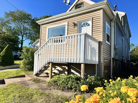 30 Burr St, East Haven, CT 06512
