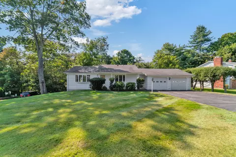 111 Acme Dr, Middlebury, CT 06762