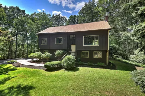 550 Northwood Dr, Guilford, CT 06437