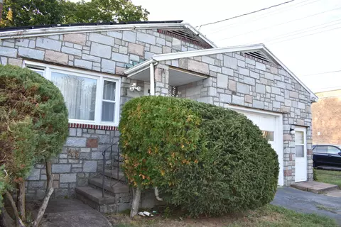 73 Ogden St, West Haven, CT 06516
