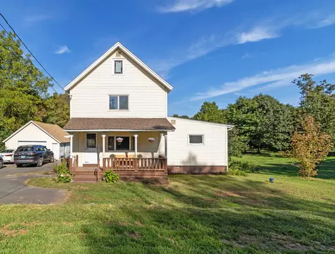 40 N Main St, East Hampton, CT 06424