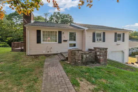 44 Sunset Dr, Naugatuck, CT 06770