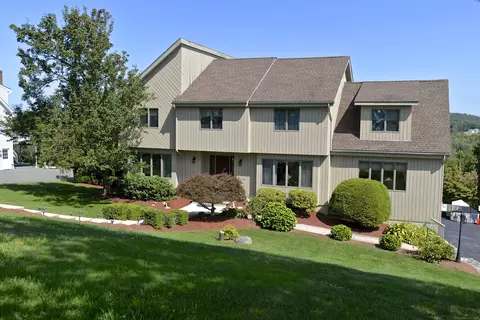 18 Huntington Dr, Danbury, CT 06811